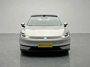 2026 Changan Qiyuan A06 с пробегом 200 км
