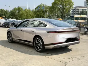 2026 Changan Qiyuan A07 с пробегом 200 км