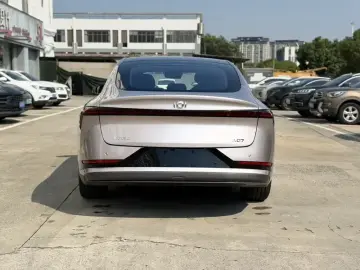 2026 Changan Qiyuan A07 с пробегом 200 км