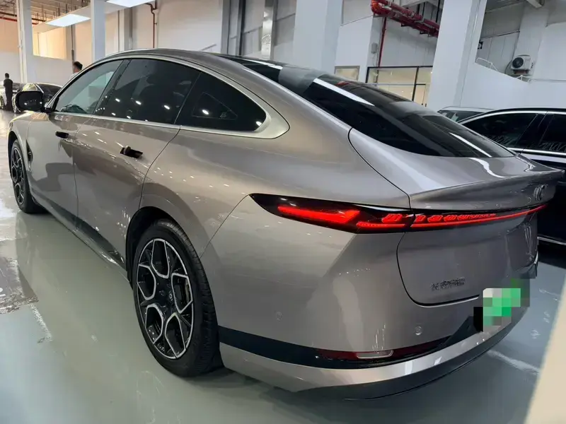 2025 Changan Qiyuan A07 с пробегом 28 000 км