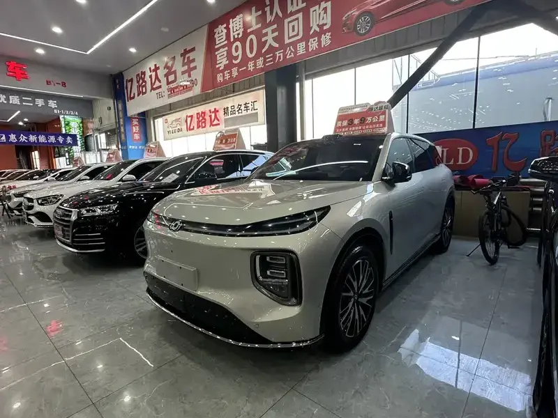 2025 Changan Qiyuan Q07 с пробегом 100 км