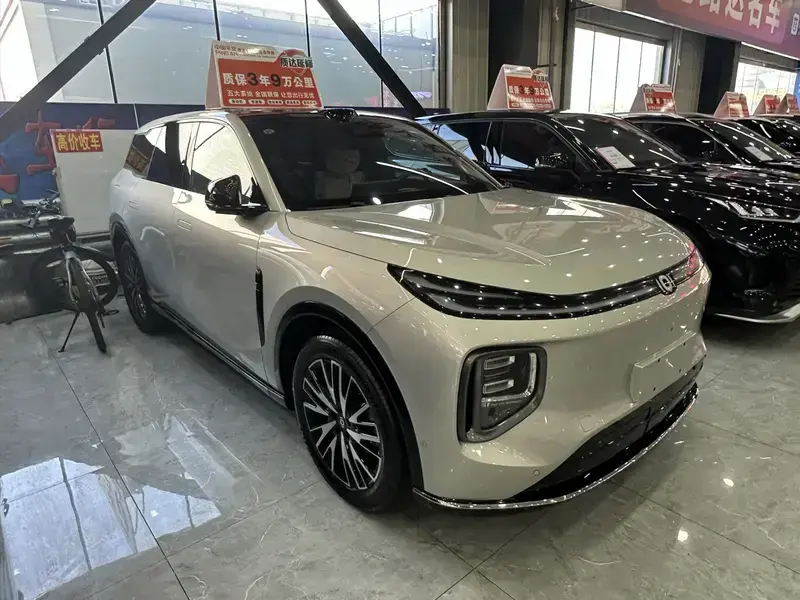 2025 Changan Qiyuan Q07 с пробегом 100 км