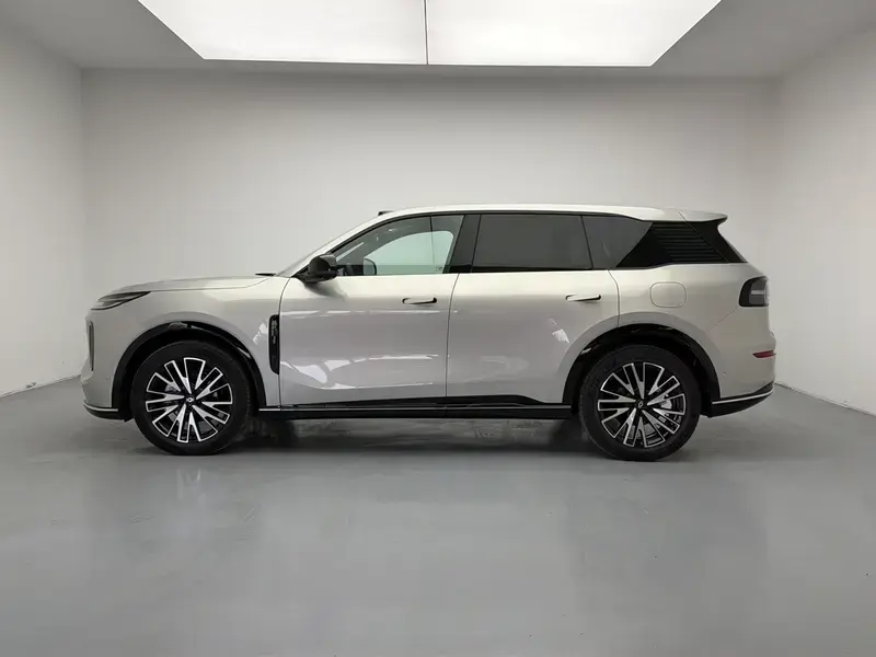 2025 Changan Qiyuan Q07 с пробегом 100 км