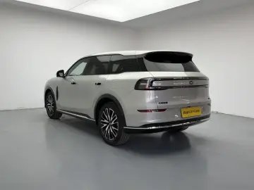 2025 Changan Qiyuan Q07 с пробегом 100 км