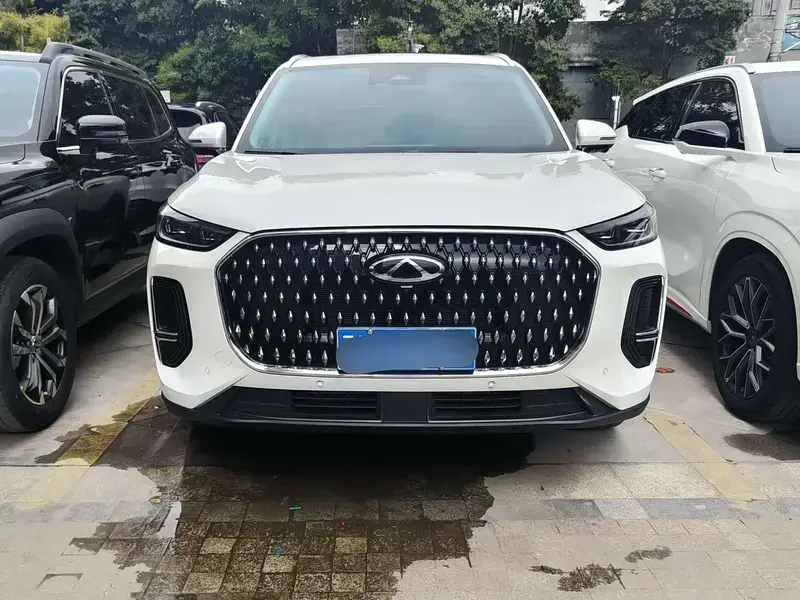 2024 Chery Tiggo 8L с пробегом 10 000 км