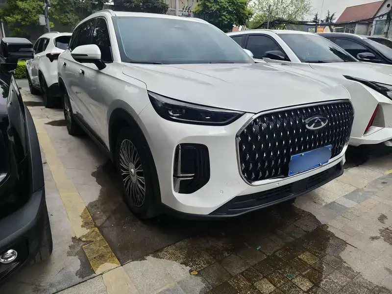 2024 Chery Tiggo 8L с пробегом 10 000 км