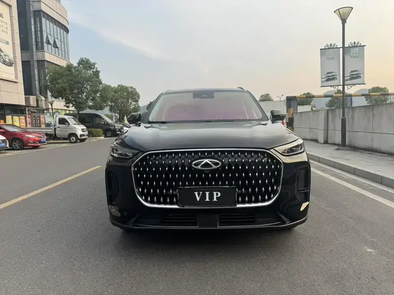 2025 Chery Tiggo 8L с пробегом 10 000 км