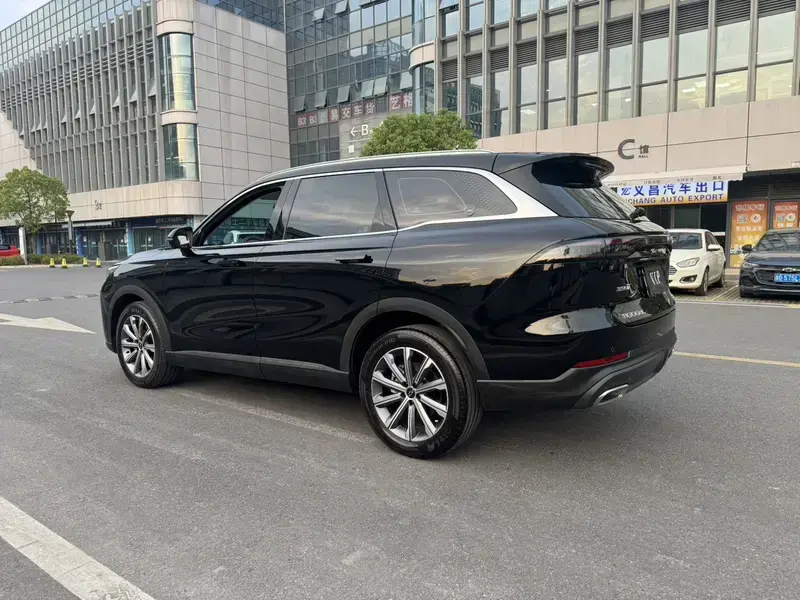 2025 Chery Tiggo 8L с пробегом 10 000 км