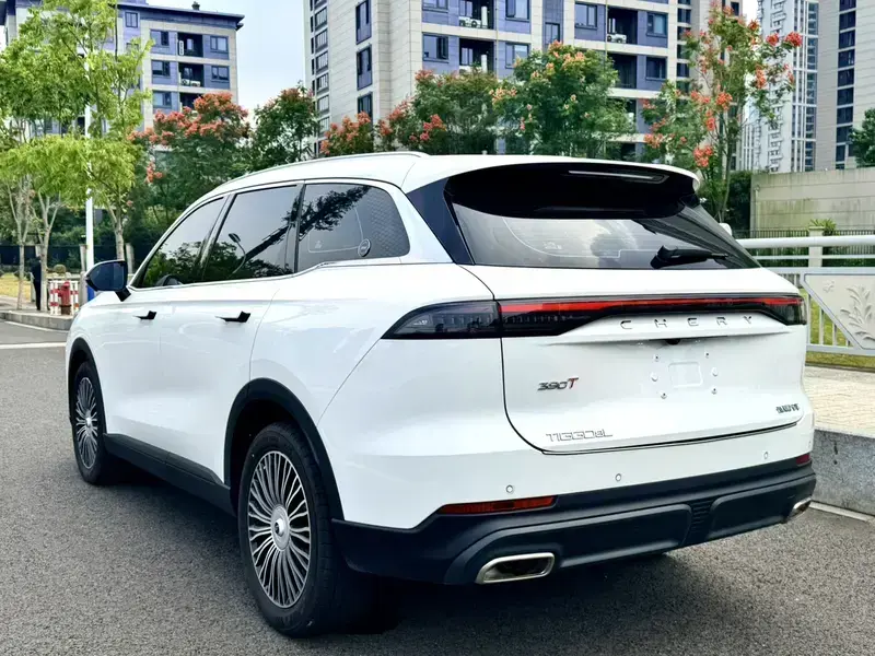 2024 Chery Tiggo 8L с пробегом 10 000 км