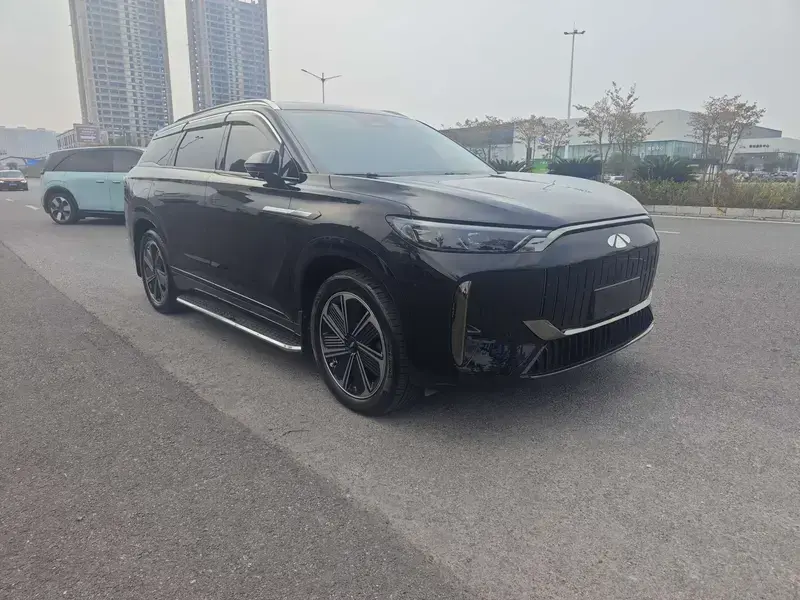 2025 Chery Fulwin T10 с пробегом 8 000 км