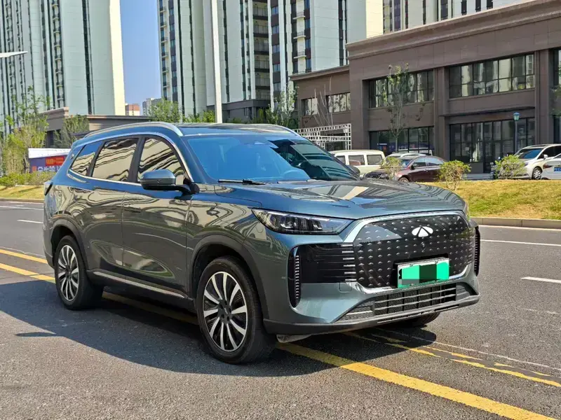 2025 Chery Fulwin T8 с пробегом 18 000 км