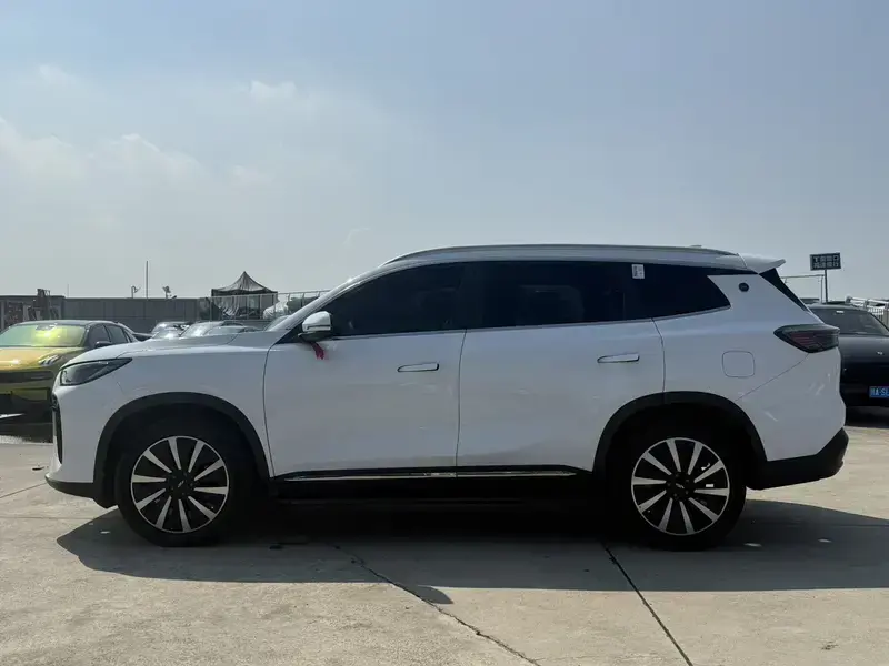 2025 Chery Fulwin T8 с пробегом 12 000 км