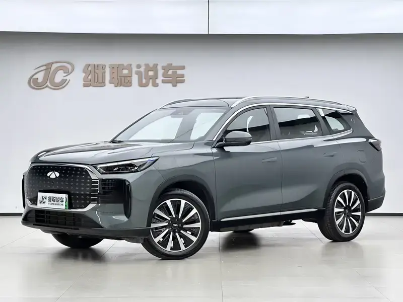 2025 Chery Fulwin T8 с пробегом 9 000 км