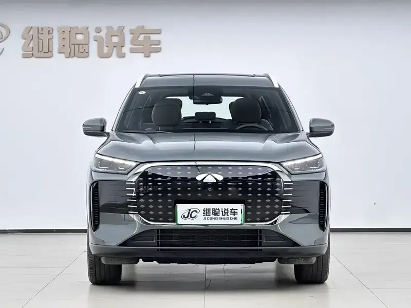 2025 Chery Fulwin T8 с пробегом 9 000 км
