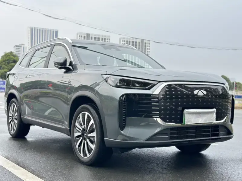 2025 Chery Fulwin T8 с пробегом 24 000 км