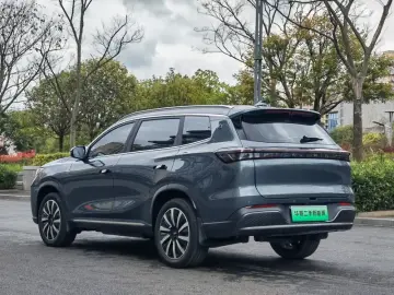 2025 Chery Fulwin T8 с пробегом 23 000 км