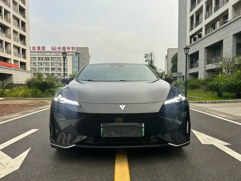 2024 Changan Deepal SL03 с пробегом 37 000 км