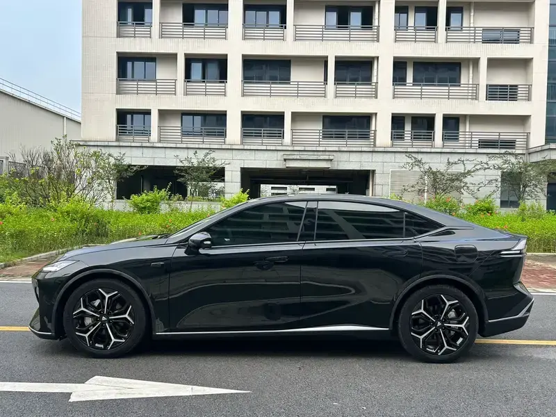2024 Changan Deepal SL03 с пробегом 37 000 км