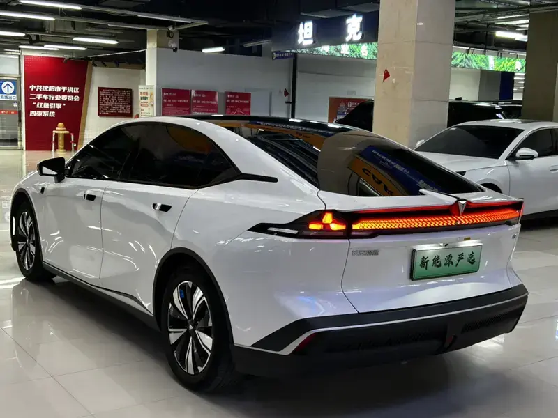 2025 Changan Deepal SL03 с пробегом 49 000 км
