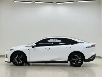 2024 Changan Deepal SL03 с пробегом 27 800 км
