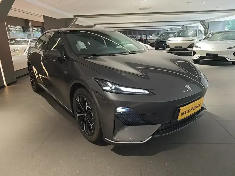 2025 Changan Deepal SL03 с пробегом 100 км