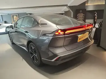 2025 Changan Deepal SL03 с пробегом 100 км