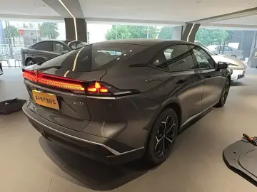 2025 Changan Deepal SL03 с пробегом 100 км