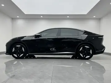 2025 Changan Deepal SL03 с пробегом 33 000 км