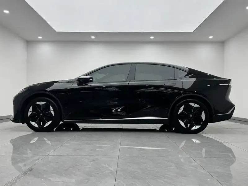 2025 Changan Deepal SL03 с пробегом 33 000 км