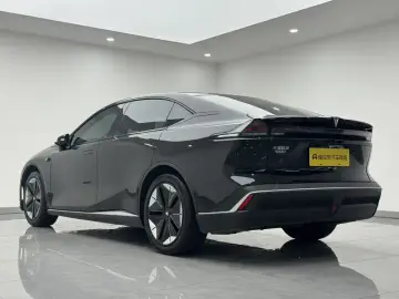 2025 Changan Deepal SL03 с пробегом 33 000 км