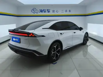2025 Changan Deepal SL03 с пробегом 27 000 км