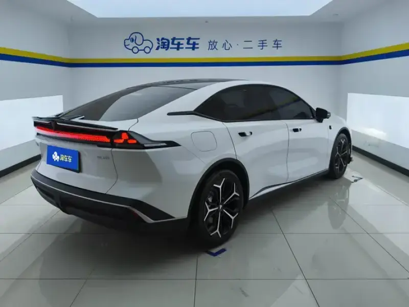 2025 Changan Deepal SL03 с пробегом 27 000 км