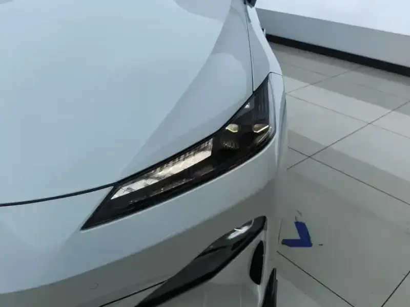 2025 Changan Deepal SL03 с пробегом 27 000 км