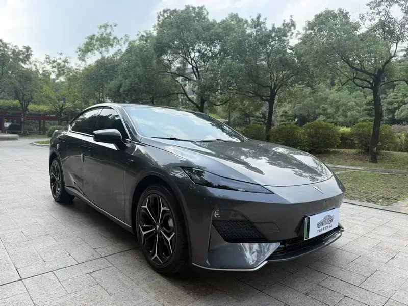 2024 Changan Deepal SL03 с пробегом 30 000 км
