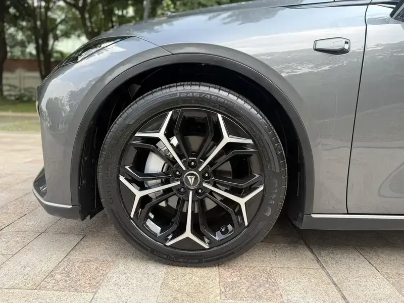 2024 Changan Deepal SL03 с пробегом 30 000 км