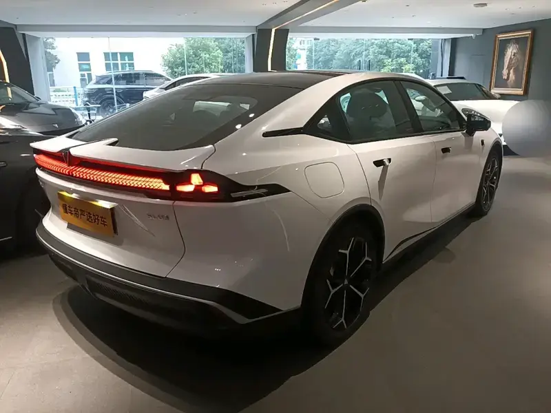 2025 Changan Deepal SL03 с пробегом 100 км