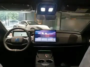 2025 Changan Deepal SL03 с пробегом 100 км