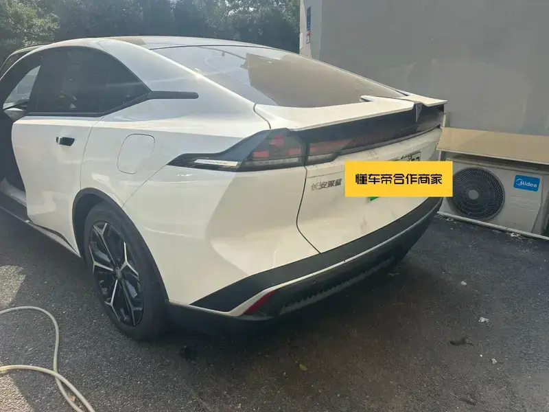 2025 Changan Deepal SL03 с пробегом 27 000 км