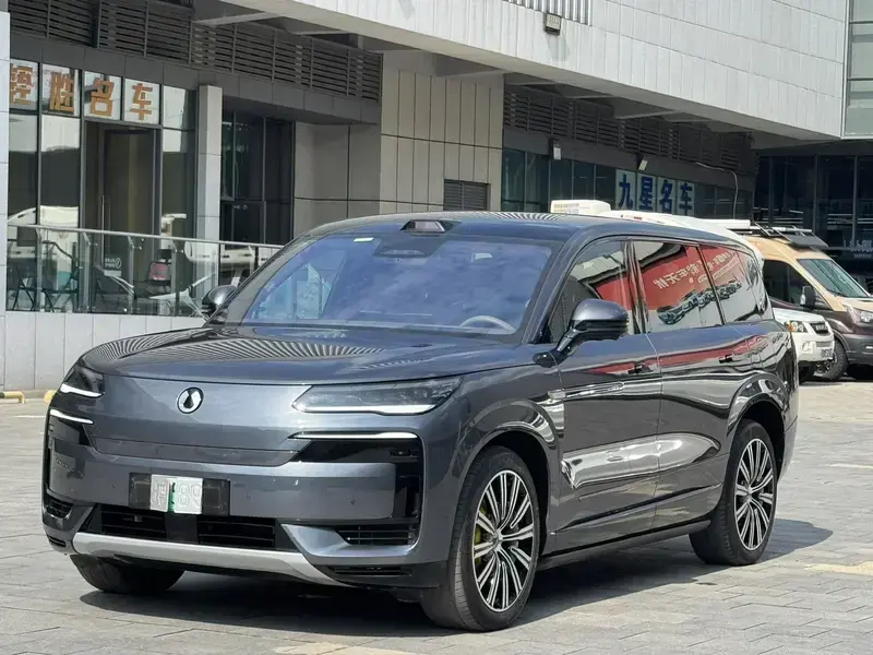 2025 Denza N9 с пробегом 17 000 км