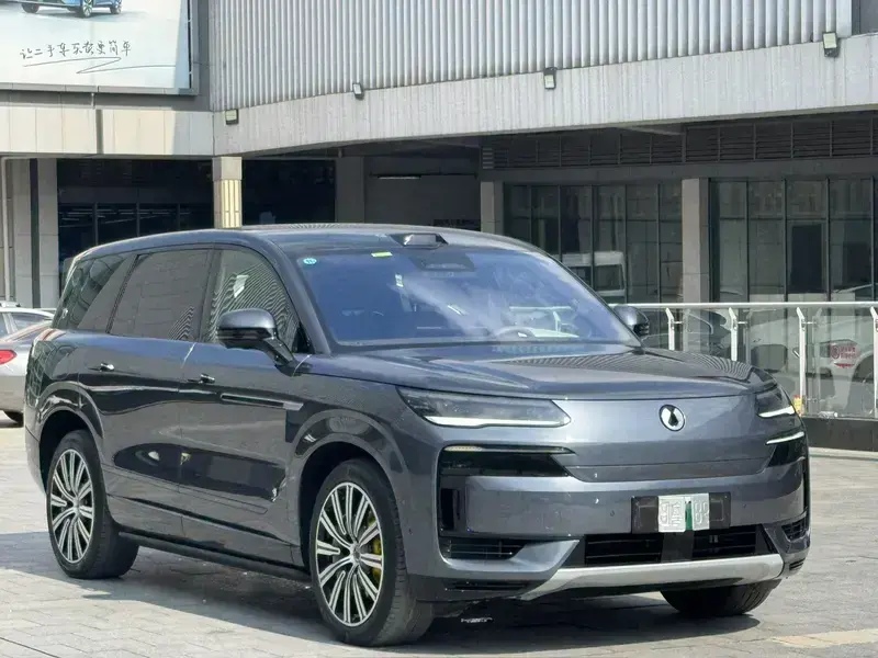 2025 Denza N9 с пробегом 17 000 км