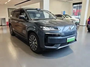 2025 Denza N9 с пробегом 1 500 км