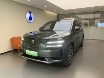 2025 Denza N9 с пробегом 12 100 км