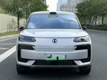 2025 Denza N9 с пробегом 23 000 км