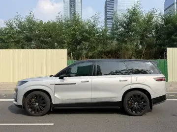 2025 Denza N9 с пробегом 23 000 км