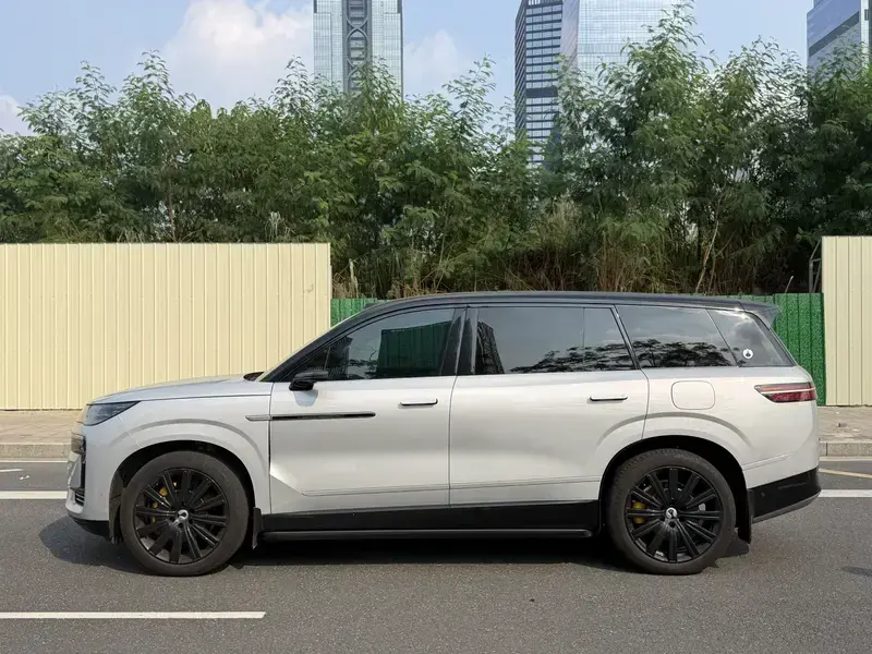 2025 Denza N9 с пробегом 23 000 км