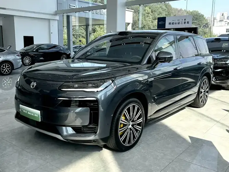 2025 Denza N9 с пробегом 4 000 км