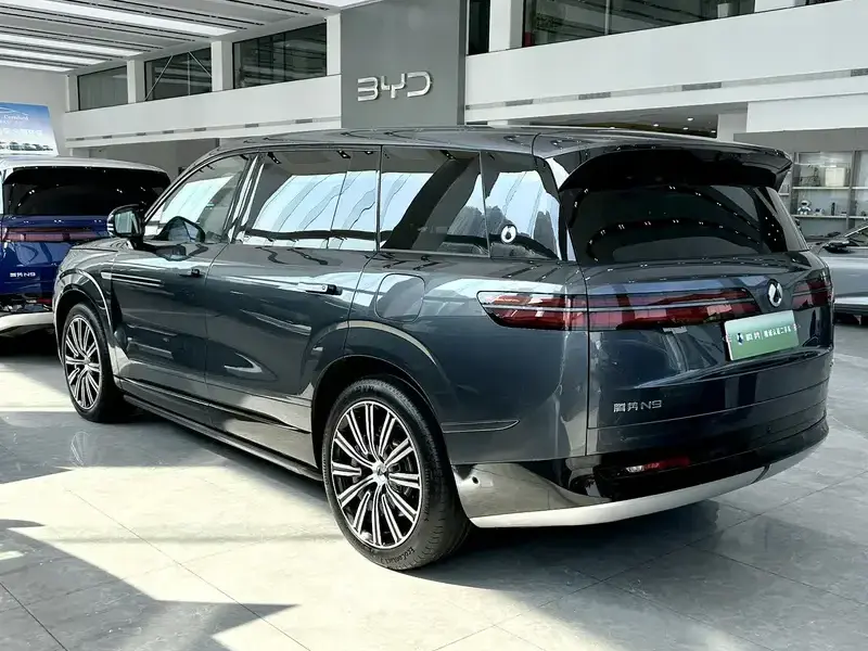 2025 Denza N9 с пробегом 4 000 км