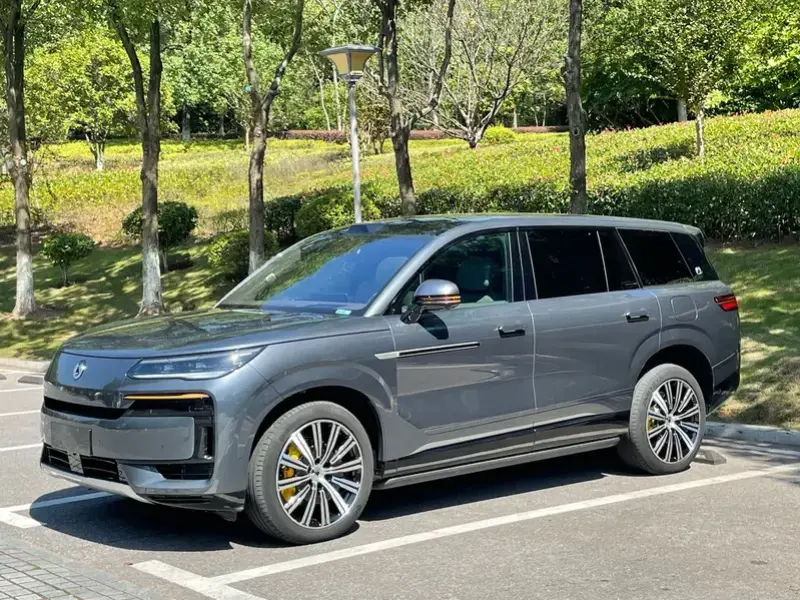 2025 Denza N9 с пробегом 37 000 км