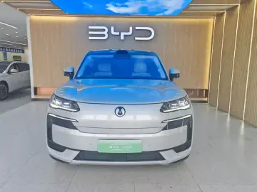 2025 Denza N9 с пробегом 13 700 км