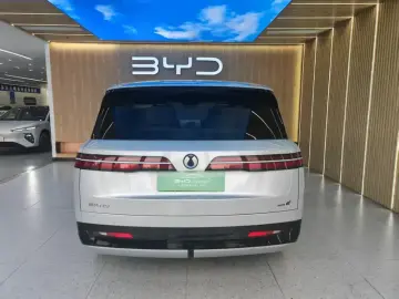 2025 Denza N9 с пробегом 13 700 км